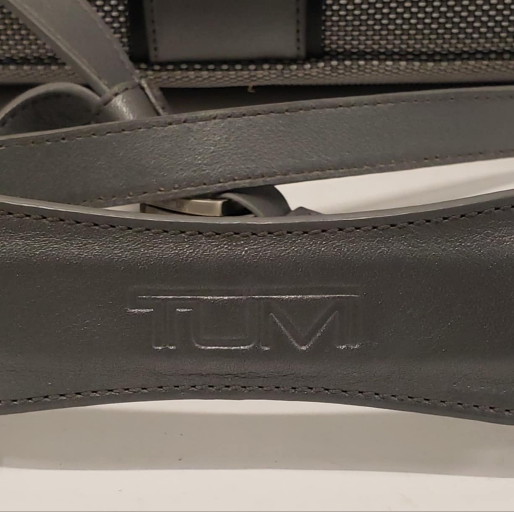 Tumi Geay Laptop Bag - Picture 11 of 16